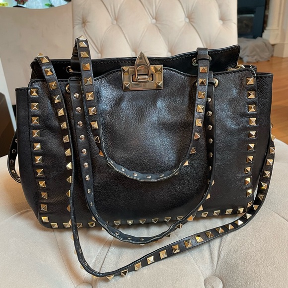 SOLD!!!! 💯 Valentino Garavani Rockstud small tote crossbody - Picture 8 of 16